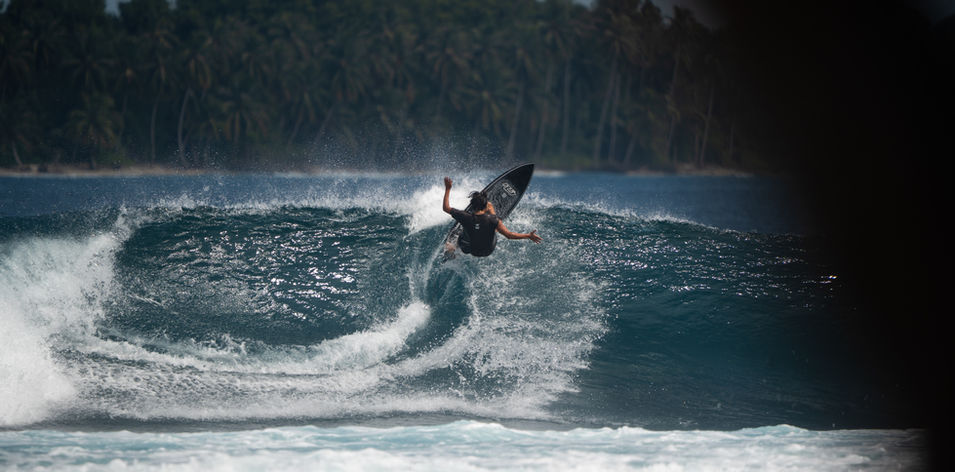Alaia Mentawai - surf instruction