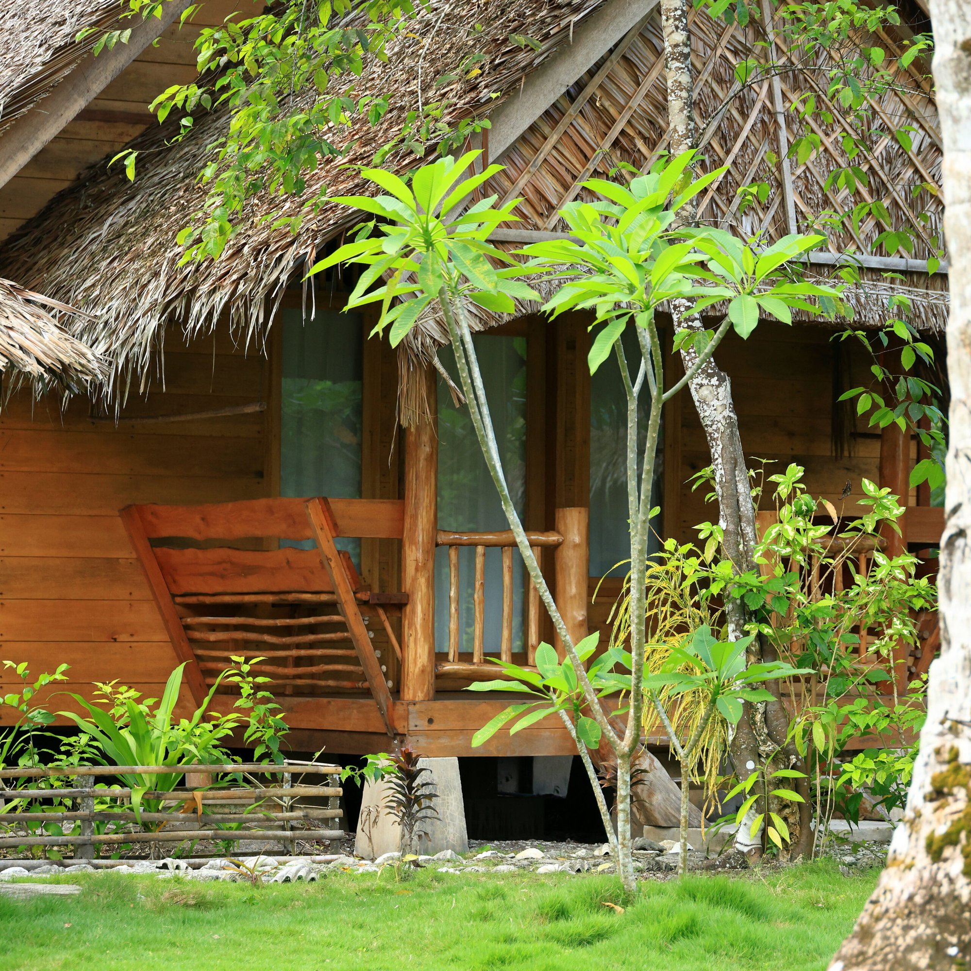 Aleikoat Surfcamp Mentawai - garden surroundings