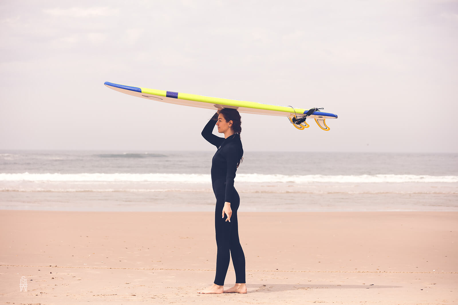 Golden Waves Surf and Yoga Lodge - surf instruction