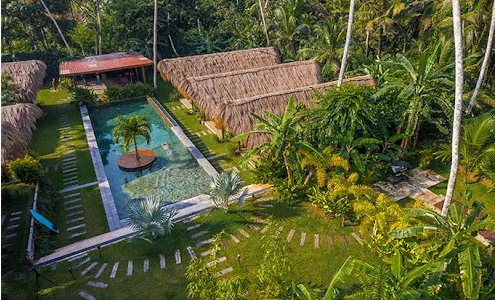 Kima Surf Camp Hiriketiya - surf instruction