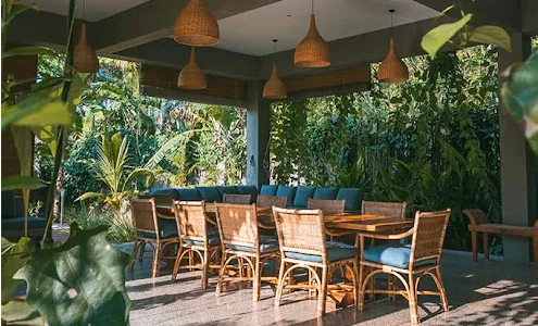 Kima Surf Camp Hiriketiya - surf instruction