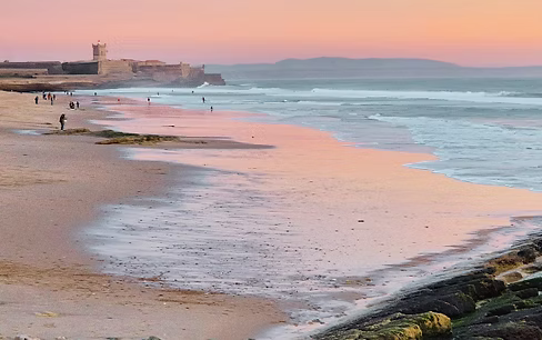 Lisbon Surf Hostel - common area