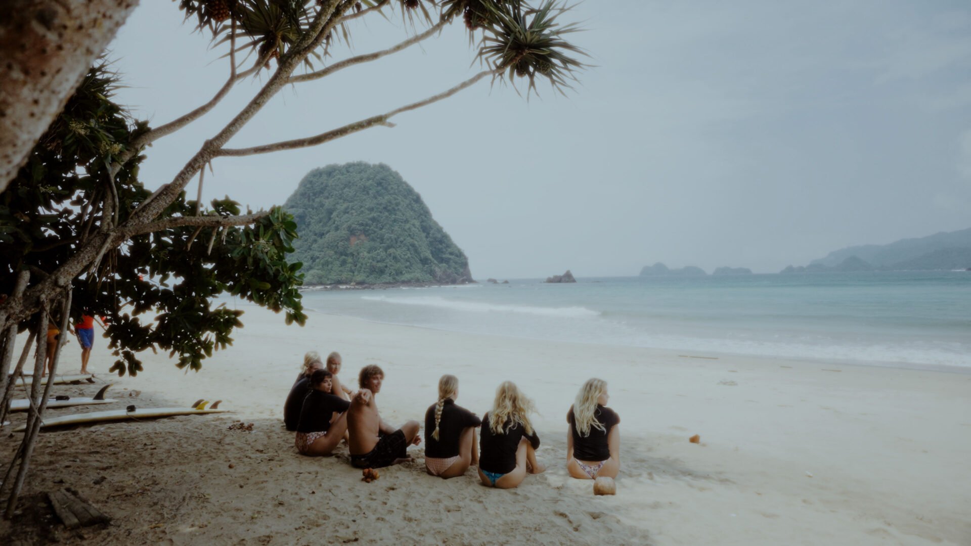 Mojo Surf Camp Red Island - surf instruction