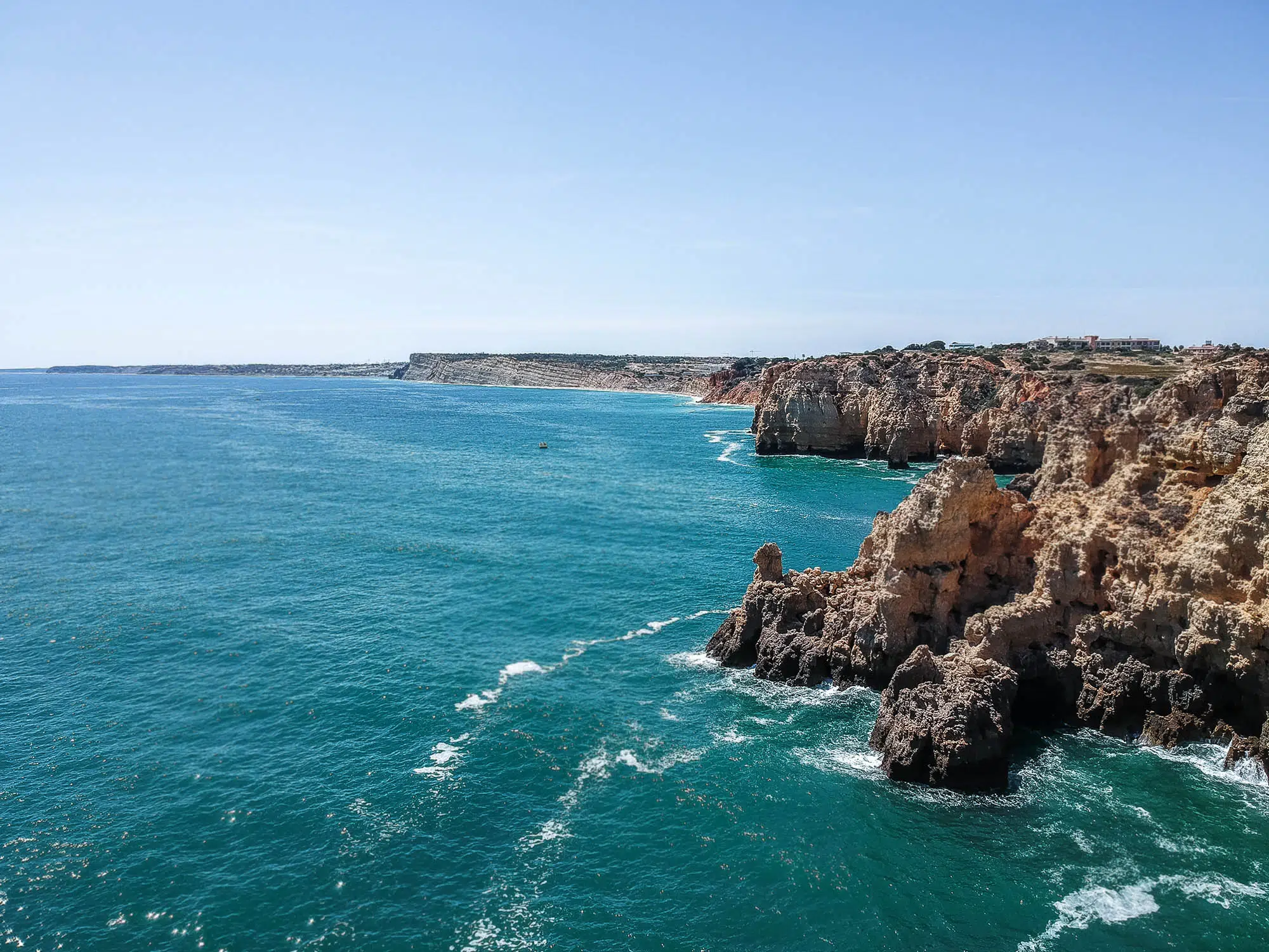Oasis Surfcamp Portugal - lounge area