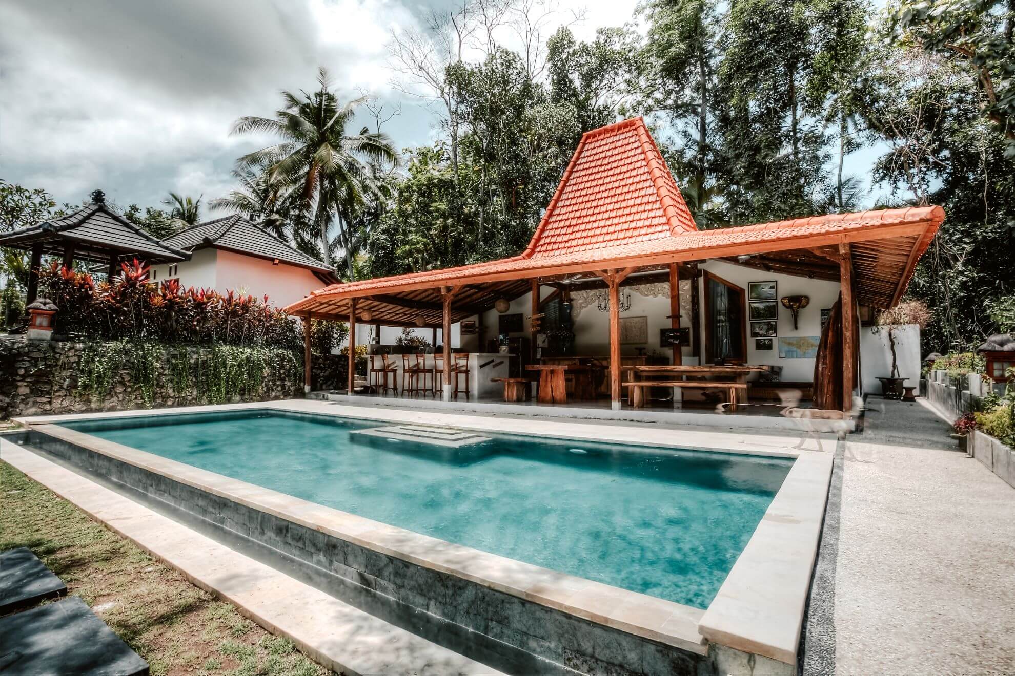 Pelan Pelan Bali Surf Camp & Yoga Retreat - surf instruction