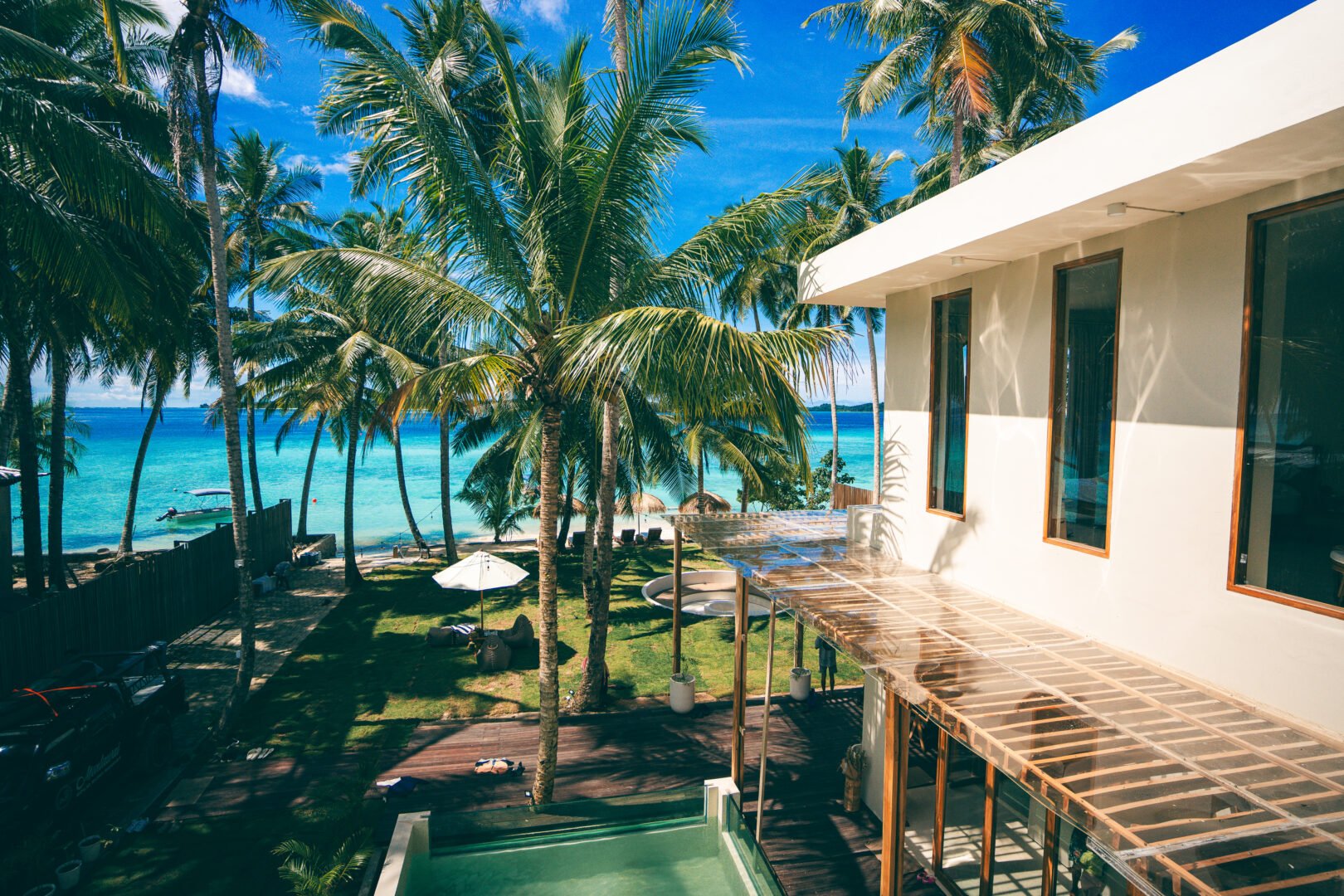 Solid Surf House Mentawai - surf instruction