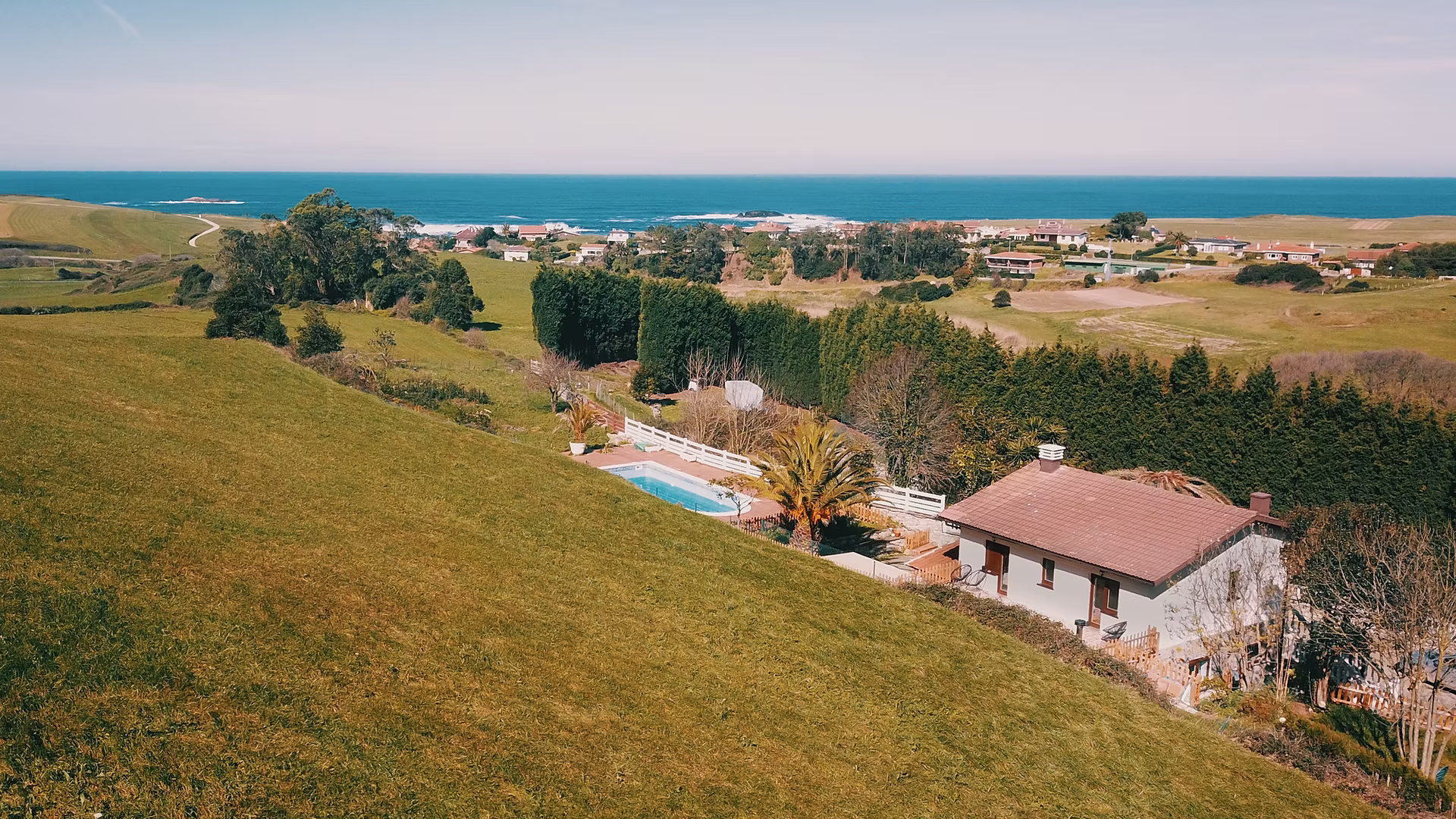 Surf House Verdicio Beach | Carver Club - beachfront location