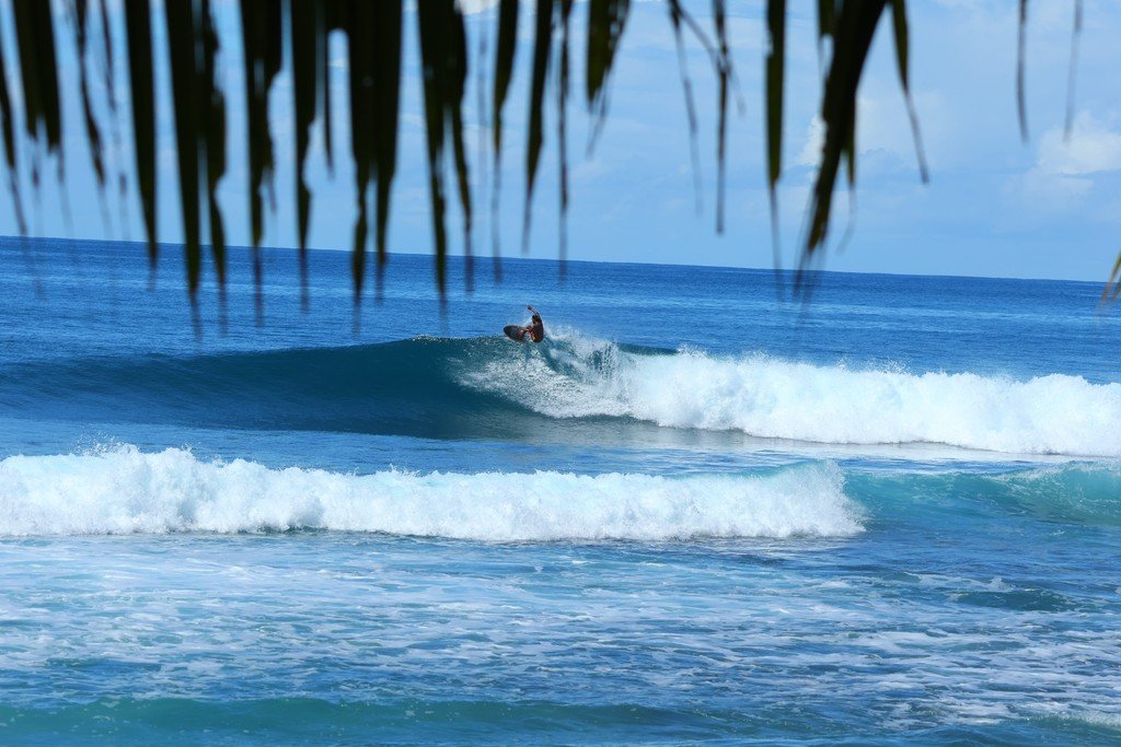 VAYA Mentawai - surf instruction