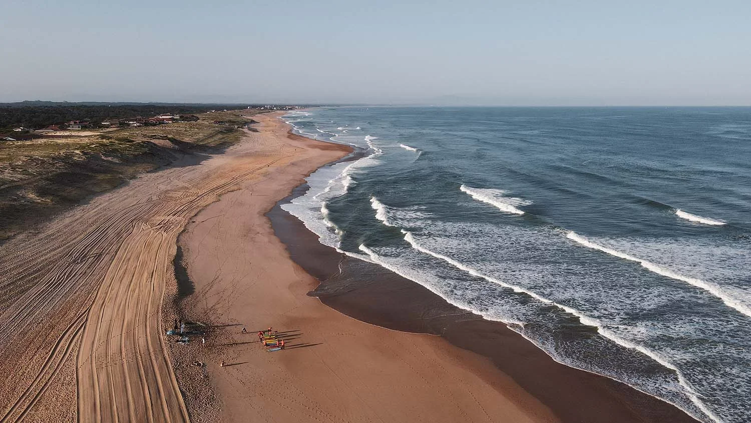 WAVETOURS Seignosse Family Surfcamp - surf instruction