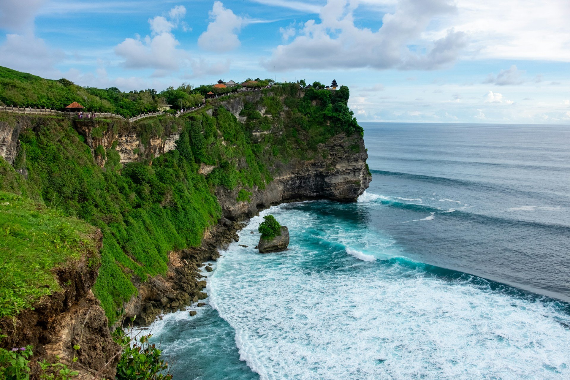 Best time to surf in Indonesia
