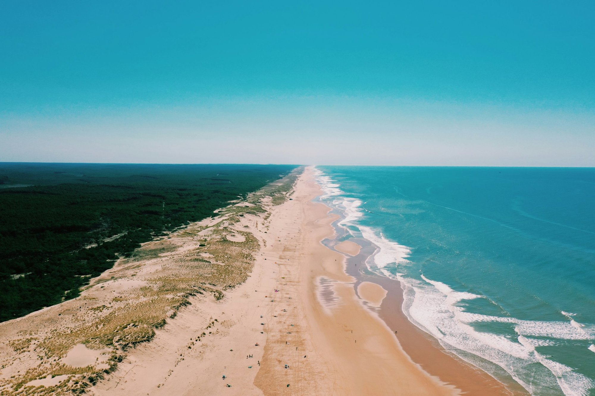 Sandy dunes at Lacanau beach. Photo: Valentin Wechsler
